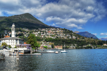 Картинка cernobbio lombardy italy города пейзажи lake como Черноббьо ломбардия италия озеро комо горы причал яхта склон