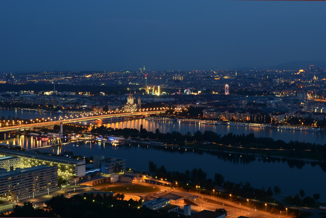 Обои картинки фото города, вена, австрия, река, ночь, панорама, огни, мост