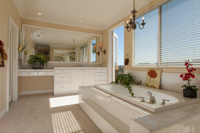 Обои картинки фото интерьер, ванная, туалетная, комнаты, ванна, окно, кран