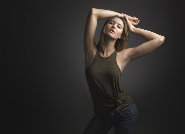 Обои картинки фото девушки, -unsort , брюнетки,  шатенки, майка, фигура