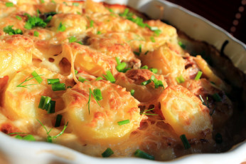 Картинка еда картофель зелень ломтики запеченный