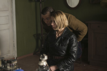 Картинка кино+фильмы обитель+ сериал женщина мужчина разговор нквд