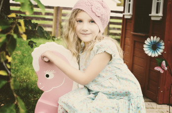 Картинка разное дети девочка качалка