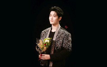 Картинка мужчины xiao+zhan актер пиджак букет