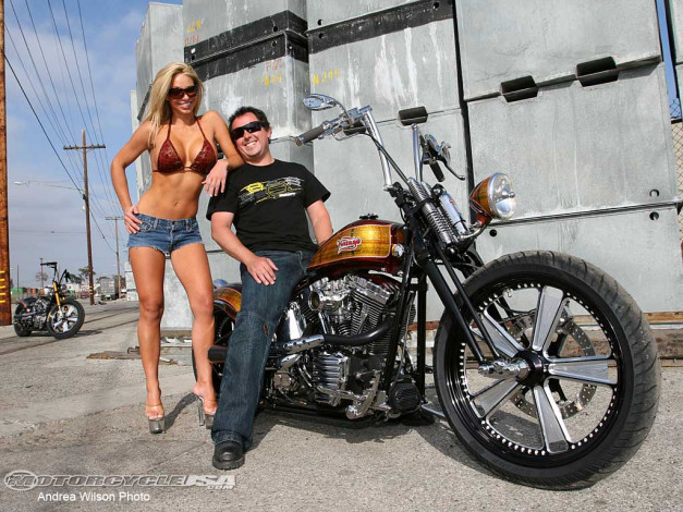 Обои картинки фото мотоциклы, мото, девушкой