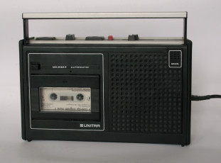 Картинка разное предметы быта кассетный магнитофон