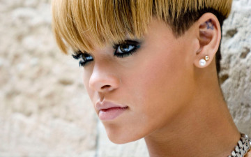 Картинка музыка rihanna рыжие волосы сережки тату