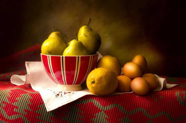 Обои картинки фото еда, натюрморт, груши, миска, яйца, лимоны