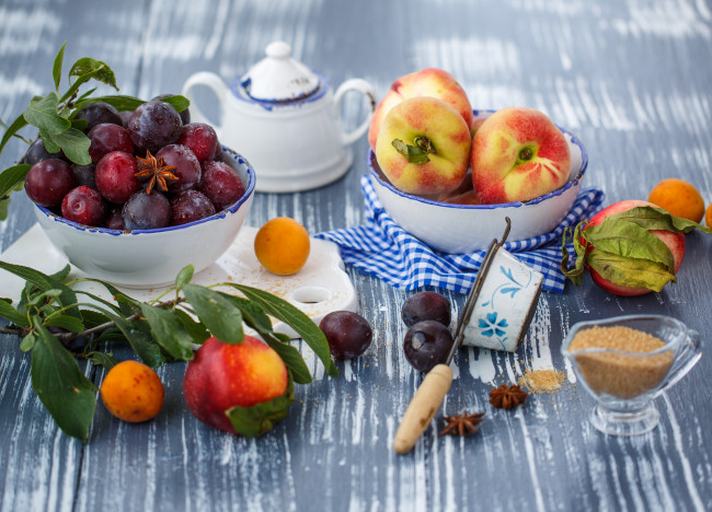 Обои картинки фото еда, персики, сливы, абрикосы