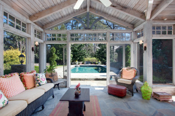 Картинка интерьер веранды +террасы +балконы бассейн подушки