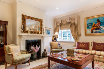 Картинка интерьер гостиная картины камин