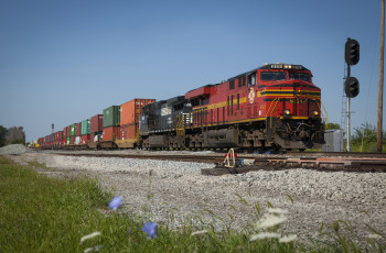 Картинка техника поезда локомотив дорога рельсы железная состав