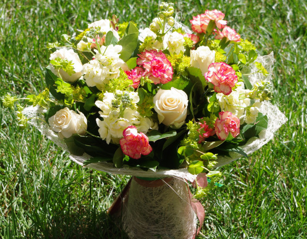 Обои картинки фото цветы, букеты,  композиции, букет, розы, гвоздики