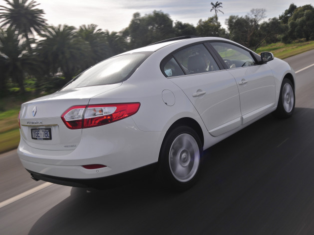 Обои картинки фото автомобили, renault, au-spec, fluence, светлый