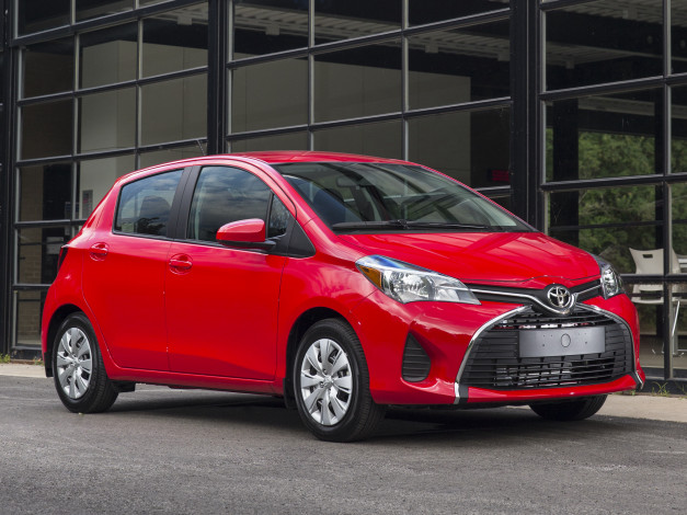 Обои картинки фото автомобили, toyota, us-spec, 2015г, красный, le, 5-door, yaris