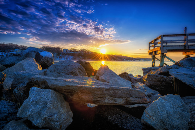 Обои картинки фото природа, восходы, закаты, залив, камни, тучи, солнце