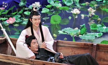 Картинка разное знаменитости ван ибо сяо чжань съемки костюмы лодка лотосы