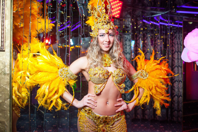 Обои картинки фото девушки, - блондинки,  светловолосые, golden, girls, ночной, клуб, модель