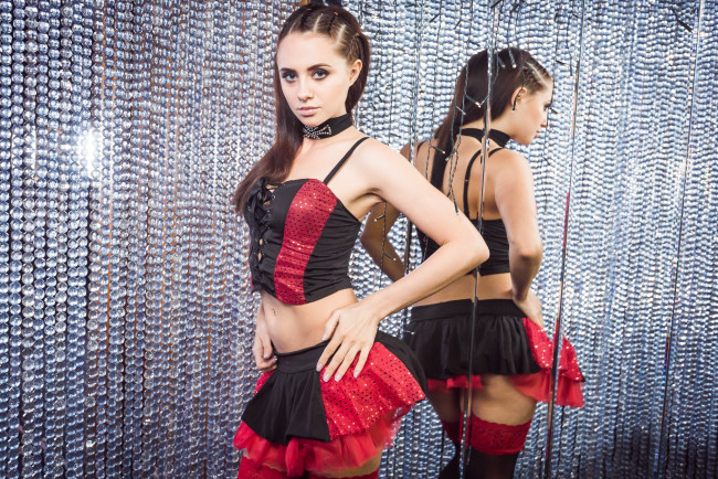 Обои картинки фото девушки, - брюнетки,  шатенки, golden, girls, ночной, клуб, модель