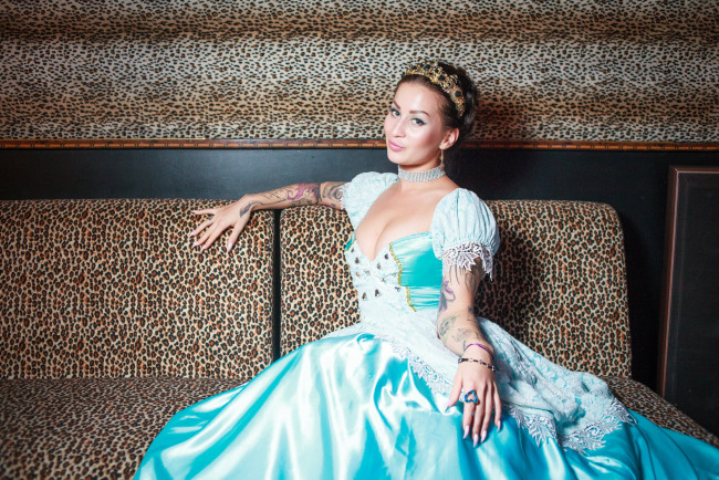 Обои картинки фото девушки, - брюнетки,  шатенки, golden, girls, ночной, клуб, модель