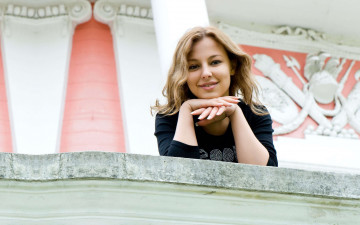 Картинка девушки nikia+petite+ nikia+a +ника+федорова улыбка