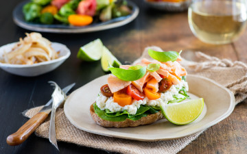 обоя еда, бутерброды,  гамбургеры,  канапе, лайм, бутерброд, помидоры