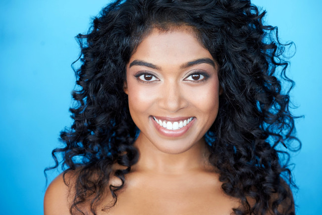 Обои картинки фото gabriella sundar, девушки, - лица,  портреты, брюнетка, лицо, улыбка