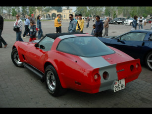 Картинка автомобили выставки уличные фото