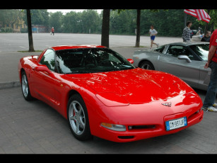 Картинка автомобили выставки уличные фото