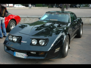 Картинка автомобили выставки уличные фото