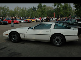 Картинка автомобили выставки уличные фото