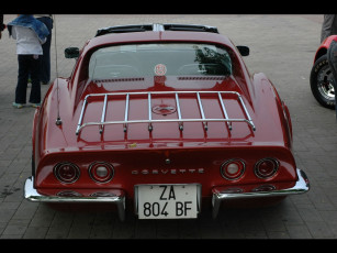 Картинка автомобили выставки уличные фото