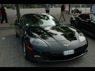 Картинка автомобили выставки уличные фото