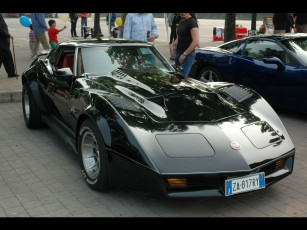 Картинка автомобили выставки уличные фото