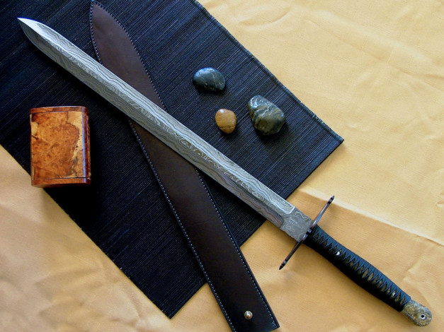 Обои картинки фото оружие, холодное, камни, чехол