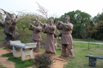 Картинка разное рельефы статуи музейные экспонаты скульптуры скамейки