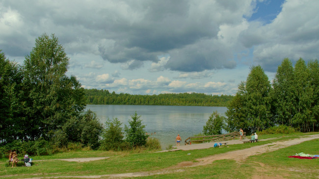 Обои картинки фото оз, светлояр, природа, реки, озера, озеро, лес, облака, люди