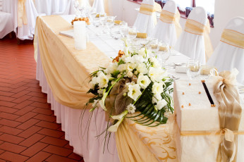 Картинка интерьер декор +отделка +сервировка цветы посуда сервировка праздник кафе