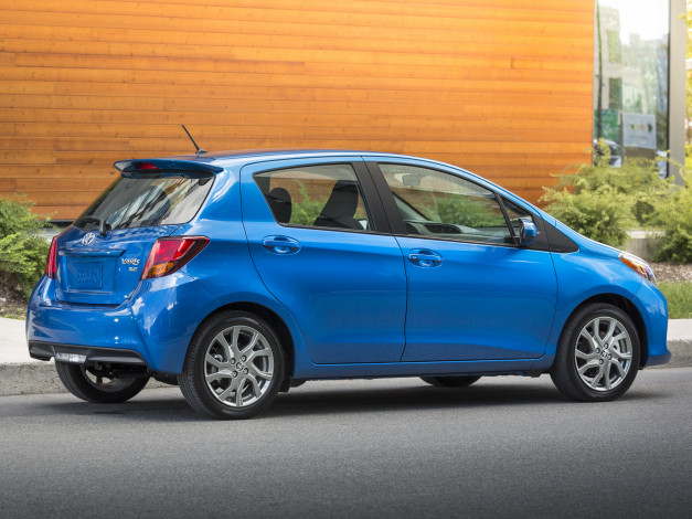 Обои картинки фото автомобили, toyota, us-spec, 5-door, se, yaris, 2015г, синий