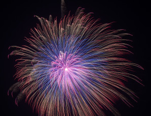 Картинка разное салюты +фейерверки салют искры ночь