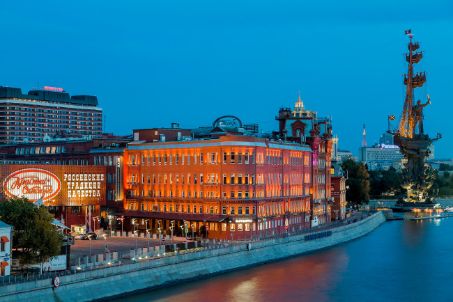 Обои картинки фото peter the great monument, города, москва , россия, монумент, набережная, река