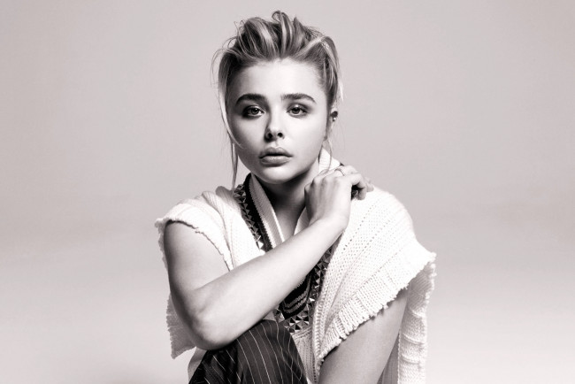 Обои картинки фото девушки, chloe grace moretz, черно-белая, актриса