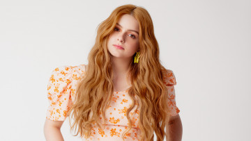 Картинка девушки ariel+winter рыжая платье