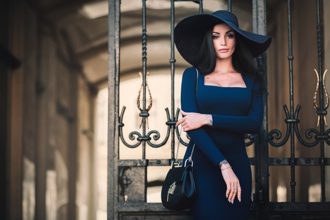 Обои картинки фото анна сахарова, девушки, анна сахарова , anna sajarova, анна, сахарова, шляпа, синий, blue, девушка, модель, брюнетка, стройная, сексуальная, татуировка, тату, пирсинг, поза, флирт
