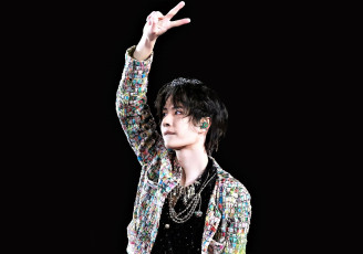 Картинка мужчины wang+yi+bo актер певец жест пиджак украшения