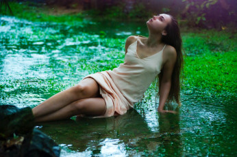 Картинка девушки -+брюнетки +шатенки шатенка платье лужа