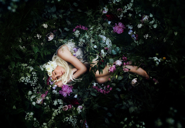 Обои картинки фото девушка - girl, девушки, - блондинки,  светловолосые, девушка, блондинка, сексуальная, милая, модель, красивая, супер, сладкая, симпатичная, классная, нежная, идеальная, яркая, игривая, великолепная, обаятельная, жгучая, спокойная, удивительная