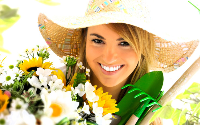 Обои картинки фото девушки, - лица,  портреты, блондинка, лицо, шляпа, букет, цветы, грабли