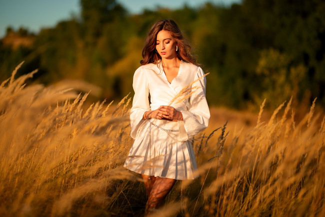 Обои картинки фото девушка - girl, девушки, - брюнетки,  шатенки, девушка, женщина, шатенка, темноволосая, сексуальная, модель, звезда, позирует, разная, обувь, верхняя, стильная, одежда, нижнее, эротическое, бельё, трусы, лифчик, колготки, чулки, аксессуары, макияж, и, множество, элементов, на, фотографии