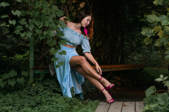 Обои картинки фото девушка - girl, девушки, - брюнетки,  шатенки, девушка, женщина, шатенка, темноволосая, сексуальная, модель, звезда, позирует, разная, обувь, верхняя, стильная, одежда, нижнее, эротическое, бельё, трусы, лифчик, колготки, чулки, аксессуары, макияж, и, множество, элементов, на, фотографии